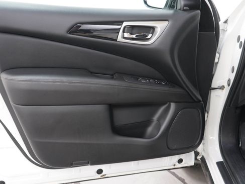 Used 2019 Nissan Pathfinder S AWD/4WD image 19