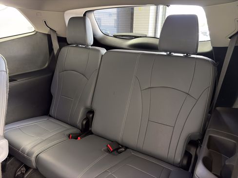 Used 2021 Buick Enclave Essence w/ Sport Touring Edition FWD image 8