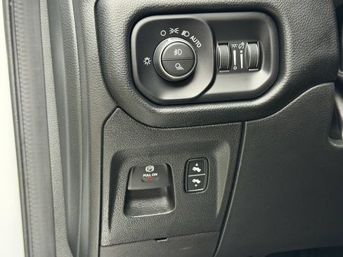 Used 2022 RAM 1500 Laramie AWD/4WD image 19