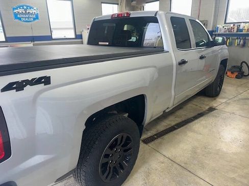 Used 2017 Chevrolet Silverado 1500 LT w/ All Star Edition AWD/4WD image 7