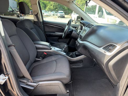Used 2018 Dodge Journey SE w/ Blacktop Package FWD image 18