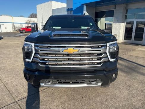 Used 2024 Chevrolet Silverado 3500 High Country w/ High Country Premium Package image 3