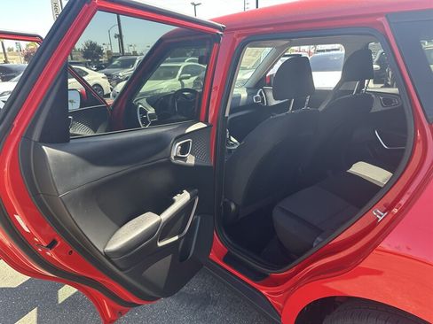 Used 2023 Kia Soul LX w/ LX Technology Package FWD image 27