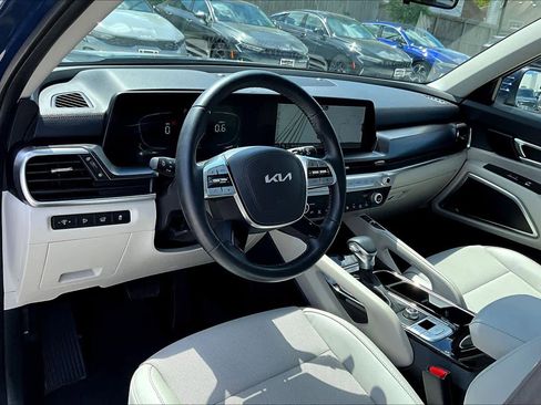 Used 2025 Kia Telluride S image 16