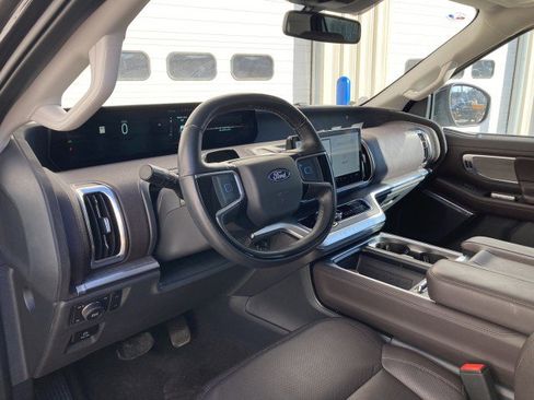 Used 2025 Ford Expedition Max Platinum w/ Platinum Ultimate Package image 9