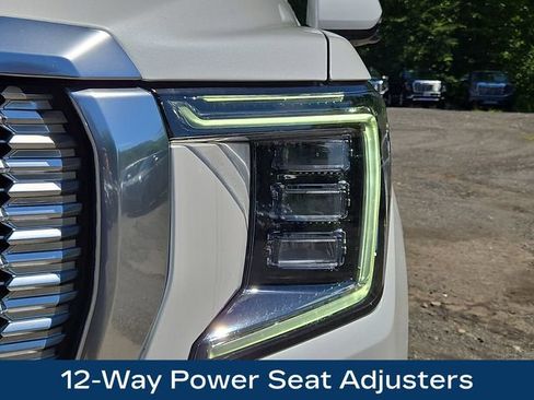 Used 2024 GMC Yukon Denali w/ Denali Reserve Package RWD image 29