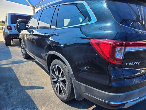 Used 2021 Honda Pilot Touring image 3