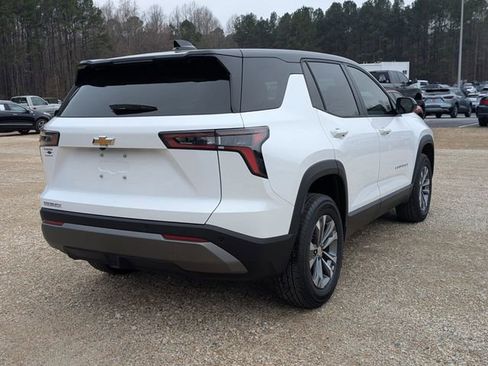 New 2026 Chevrolet Equinox LT image 2