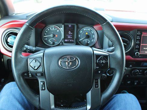 Used 2021 Toyota Tacoma TRD Off-Road AWD/4WD image 11
