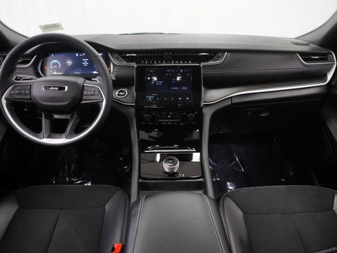 Certified 2025 Jeep Grand Cherokee Altitude image 24