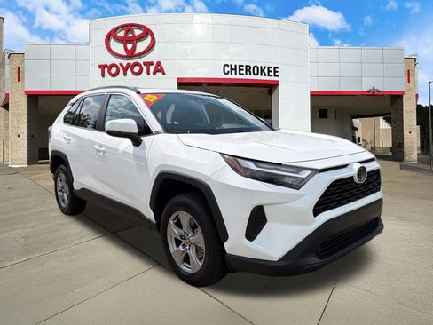 Used 2025 Toyota RAV4 XLE w/ Convenience Package FWD image 3