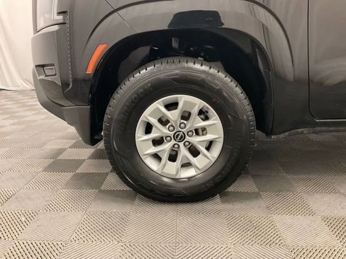 Used 2024 Nissan Frontier SV image 13
