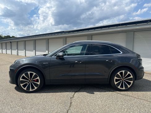 Used 2025 Porsche Macan 4S Electric AWD/4WD image 2
