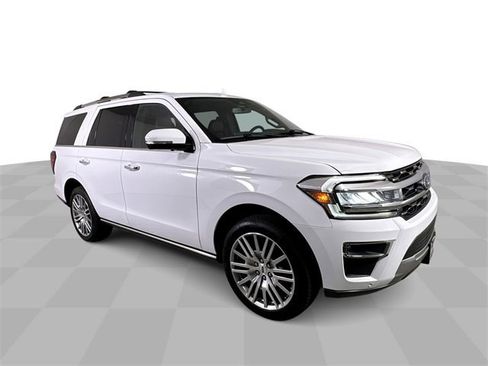 Used 2024 Ford Expedition Limited image 2