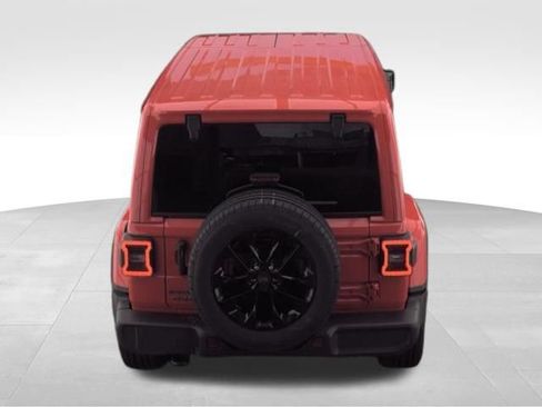 Used 2025 Jeep Wrangler Unlimited Sahara AWD/4WD image 7