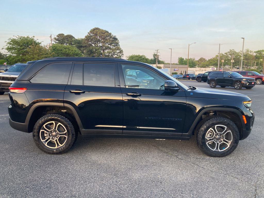 New 2024 Jeep Grand Cherokee Trailhawk w/ Advanced Protech Group II AWD/4WD image 7