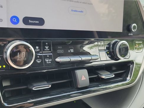 Used 2023 Toyota Highlander Limited image 27