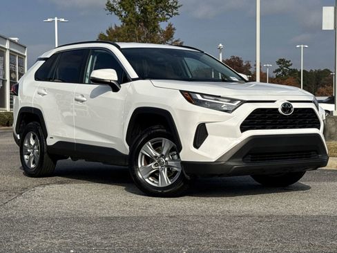 Used 2025 Toyota RAV4 XLE image 2