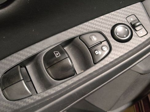 Used 2025 Nissan Sentra SV FWD image 27