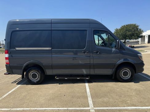 Used 2018 Mercedes-Benz Sprinter 2500 image 4
