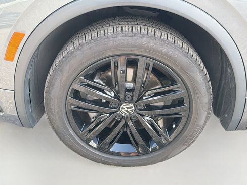 Used 2022 Volkswagen Tiguan SE R-Line FWD image 42