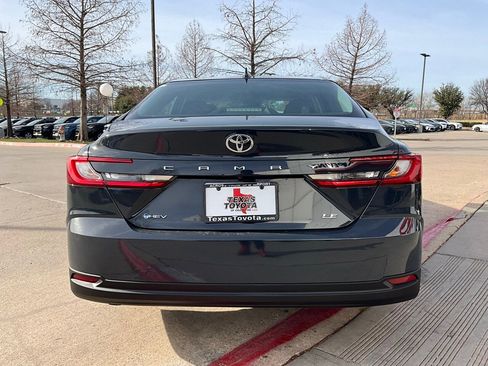 Used 2025 Toyota Camry LE image 6