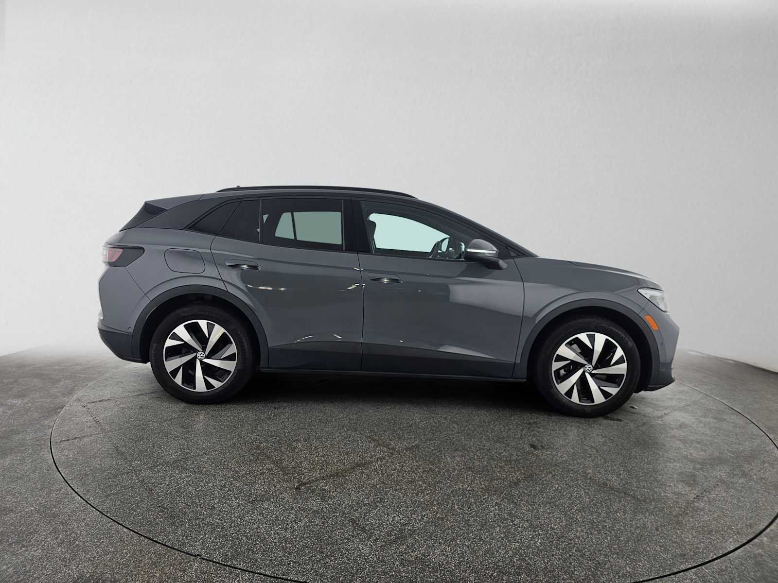 Used 2024 Volkswagen ID.4 2WD image 2