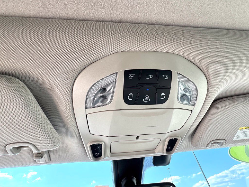 Used 2020 Chrysler Pacifica Limited FWD image 38