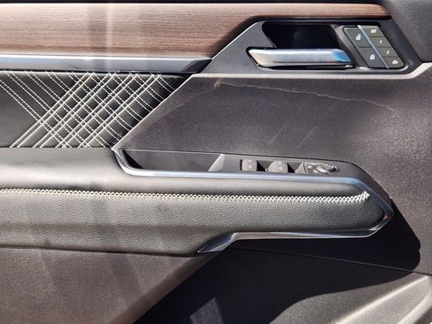 Used 2025 GMC Acadia Denali w/ LPO, Floor Liner Package FWD image 21