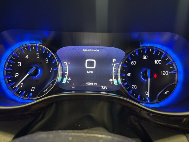 Used 2024 Chrysler Pacifica Limited FWD image 18