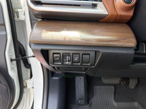 Used 2022 Subaru Outback Touring AWD/4WD image 18
