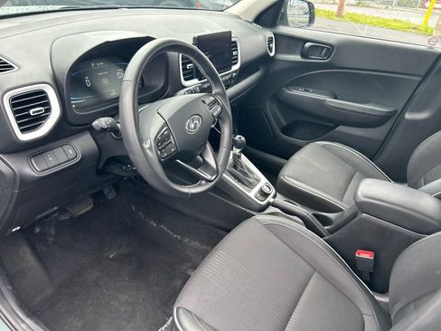 Used 2025 Hyundai Venue Limited FWD image 6