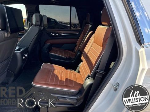 Used 2023 GMC Yukon Denali Ultimate AWD/4WD image 9