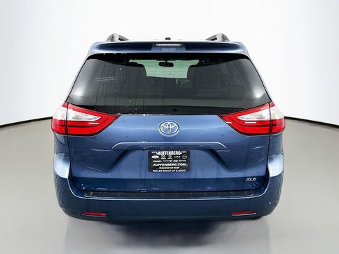 Used 2017 Toyota Sienna XLE image 6