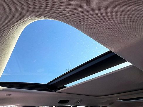 Used 2019 Chrysler Pacifica Limited w/ Tire & Wheel Group image 13