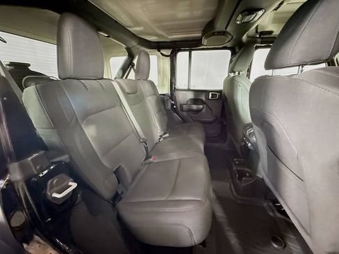 Used 2023 Jeep Wrangler Unlimited Sport AWD/4WD image 32