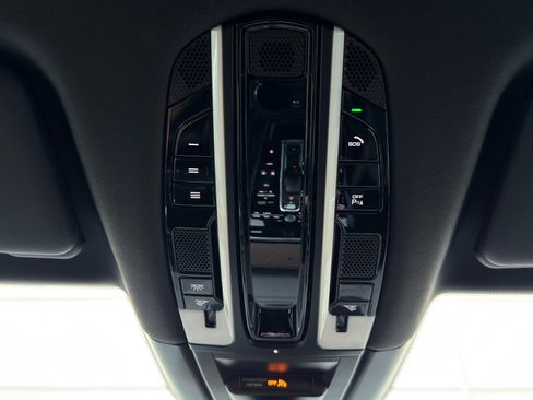 Used 2020 Porsche Cayenne image 34