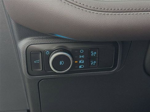 Used 2025 Ford Explorer Platinum AWD/4WD image 17