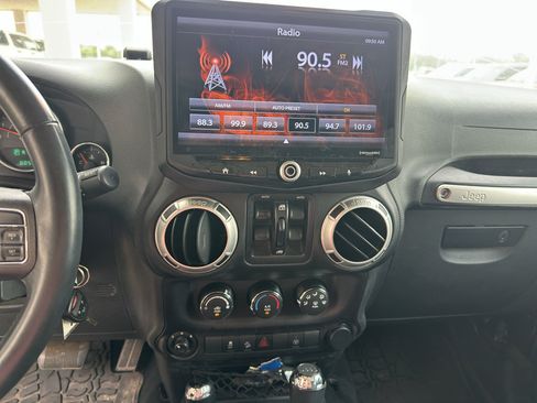 Used 2016 Jeep Wrangler Unlimited Sahara w/ Connectivity Group AWD/4WD image 4