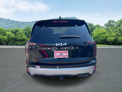 Used 2024 Kia Telluride EX w/ EX Captain's Chair Package FWD image 23