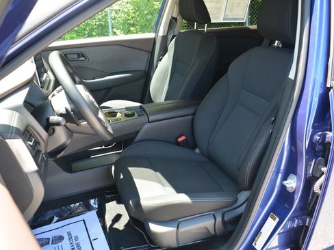 Used 2023 Nissan Rogue S AWD/4WD image 9