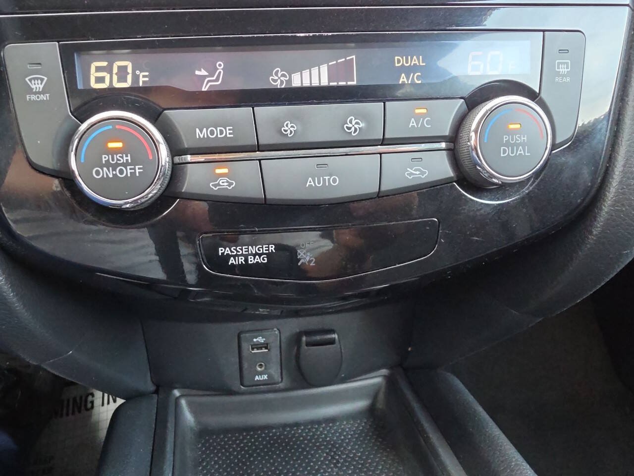 Used 2016 Nissan Rogue SV w/ SV Premium Package AWD/4WD image 19