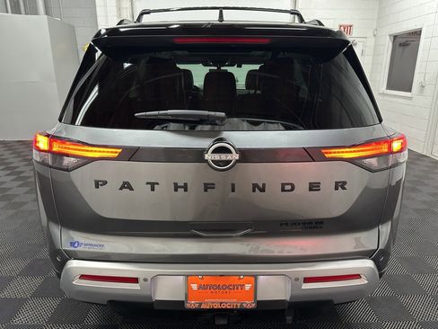 Used 2024 Nissan Pathfinder Platinum image 9