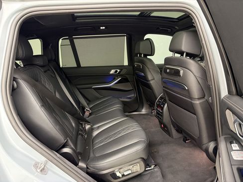 Used 2025 BMW X7 M60i AWD/4WD image 30