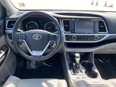 Used 2019 Toyota Highlander Limited AWD/4WD image 12