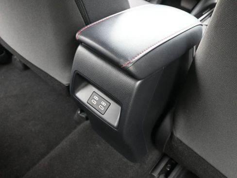 Used 2025 Toyota Corolla SE image 14