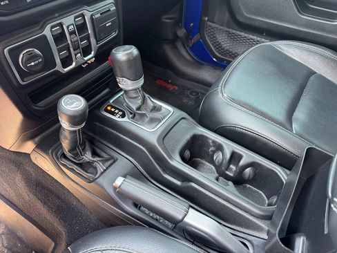 Used 2020 Jeep Wrangler Unlimited Sahara w/ Uconnect 4C Nav & Sound Group AWD/4WD image 24