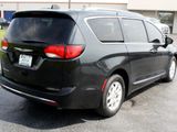 Used 2020 Chrysler Pacifica Touring-L image 4
