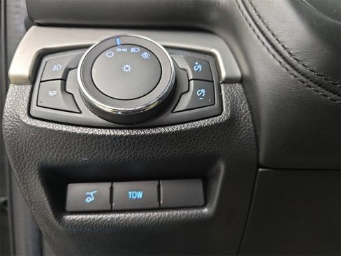 Used 2018 Ford Explorer Platinum image 29