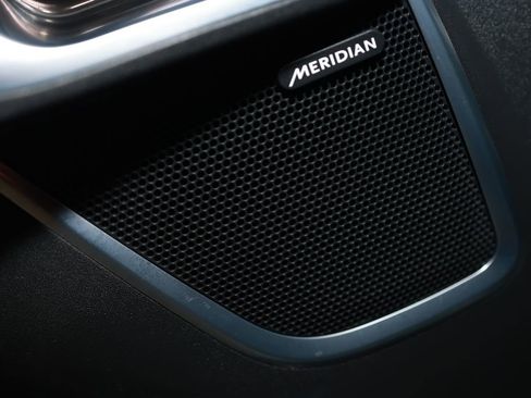 Used 2019 Jaguar E-PACE SE image 33